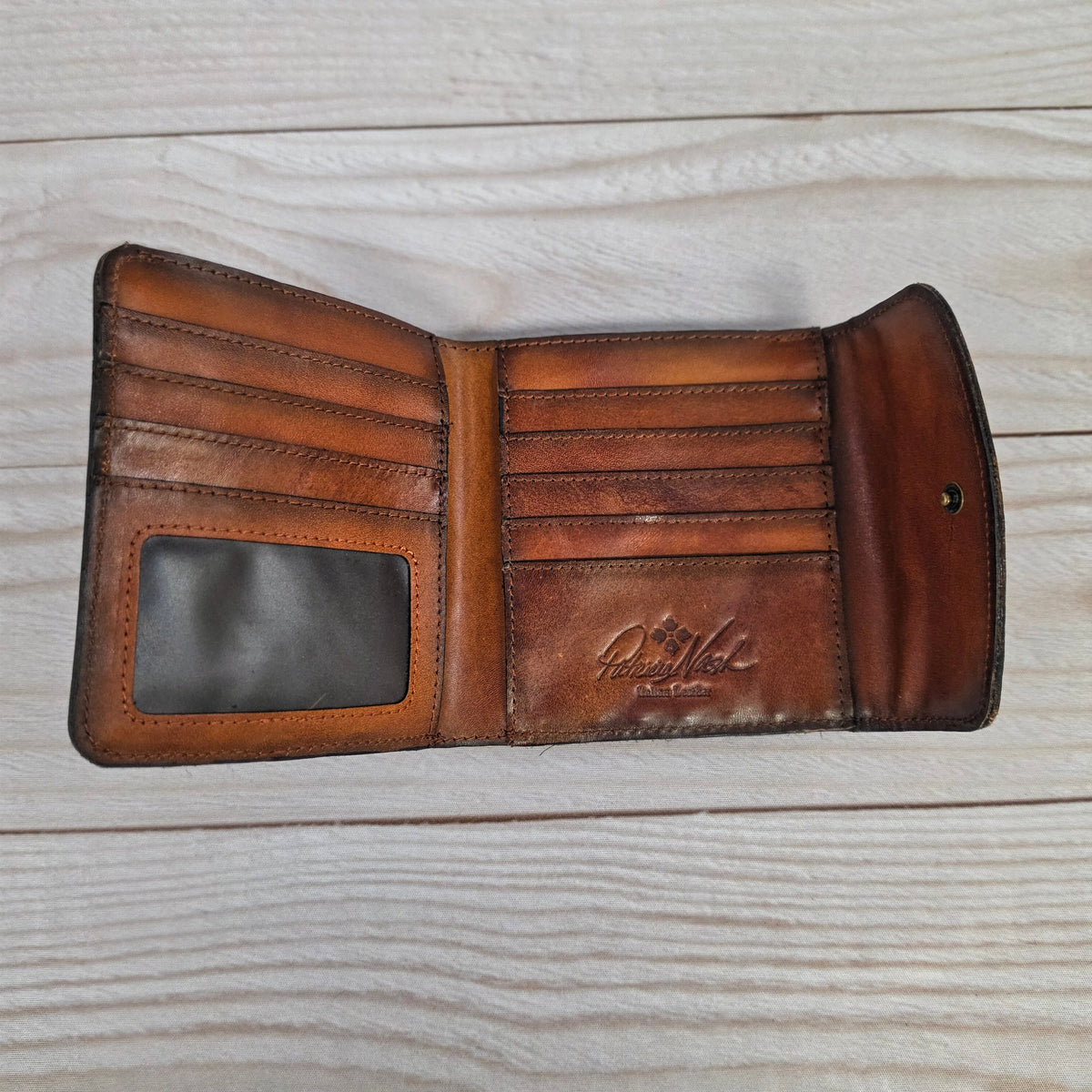 REITI LEATEHR BI-FOLD WALLET