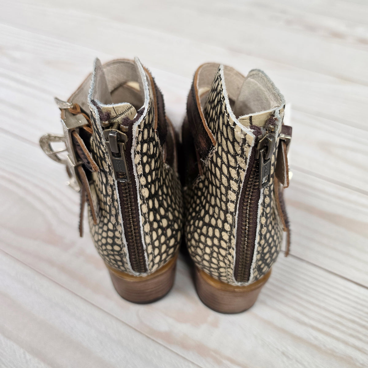 SCARLET ANKLE BOOTIE