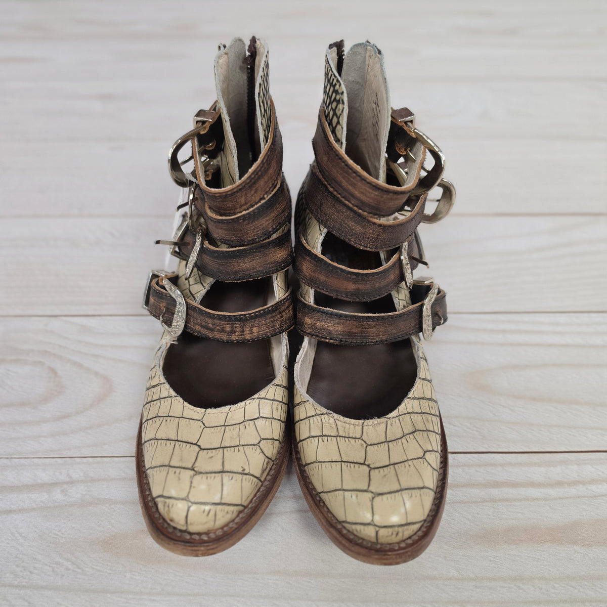 SCARLET ANKLE BOOTIE