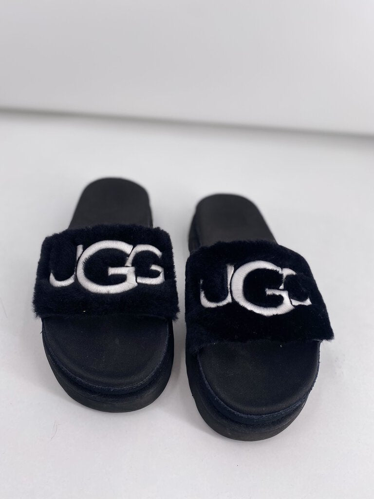 UGG SLIPPERS BLK/WHT 7